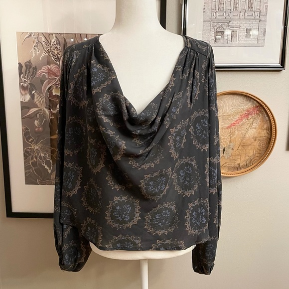 Free People Gray Cowling Around Printed Top - Picture 4 of 11